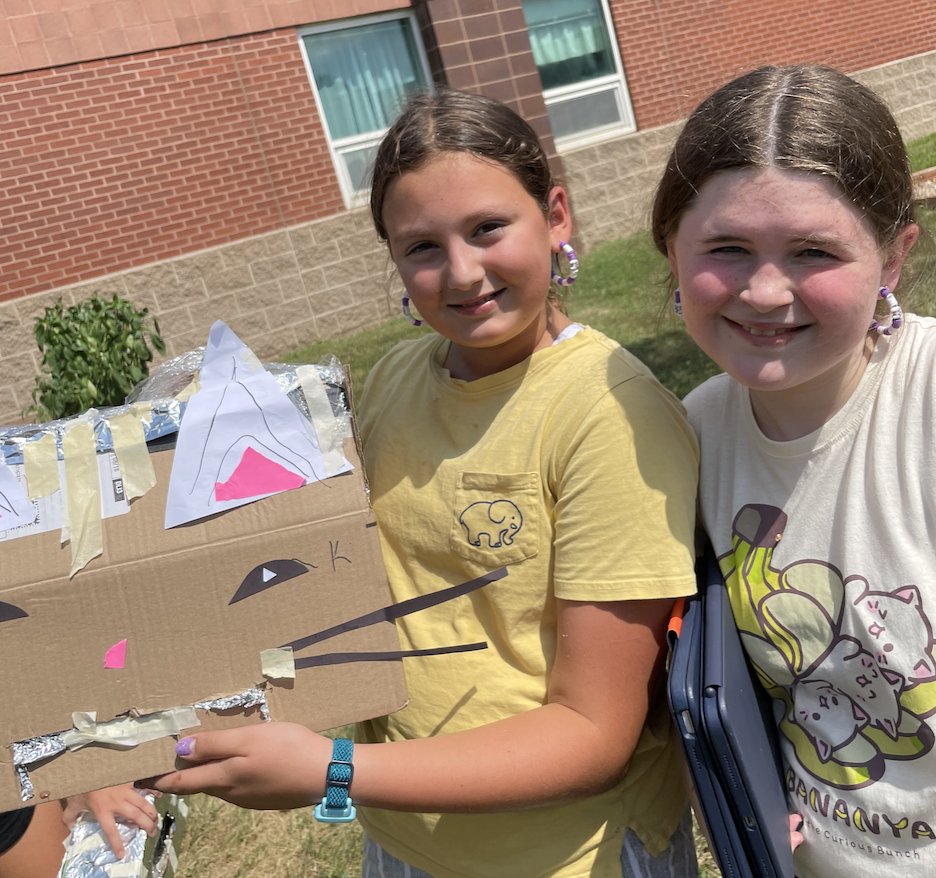 ShoalCreekStars's tweet image. Is there a better way to learn about scientific inquiry than building a solar s'more oven?  

#starssc #EverythingMatters #LPSLeads