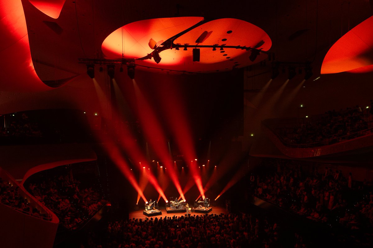 Jazz à la Villette (@jazzalavillette) on Twitter photo <a href="/mahalia/">mahalia</a> illumine la Grande salle Pierre Boulez de la
<a href="/philharmonie/">Philharmonie de Paris</a> en ouverture du festival ✨
📷 1&4 : @joachimbertrandphoto
📷 2&3 : Charles d'Hérouville / Philharmonie
<a href="/LaVillette/">La Villette</a> <a href="/philharmonie/">Philharmonie de Paris</a> <a href="/mahalia/">mahalia</a> illumine la Grande salle Pierre Boulez de la
<a href="/philharmonie/">Philharmonie de Paris</a> en ouverture du festival ✨
📷 1&4 : @joachimbertrandphoto
📷 2&3 : Charles d'Hérouville / Philharmonie
<a href="/LaVillette/">La Villette</a> <a href="/philharmonie/">Philharmonie de Paris</a>