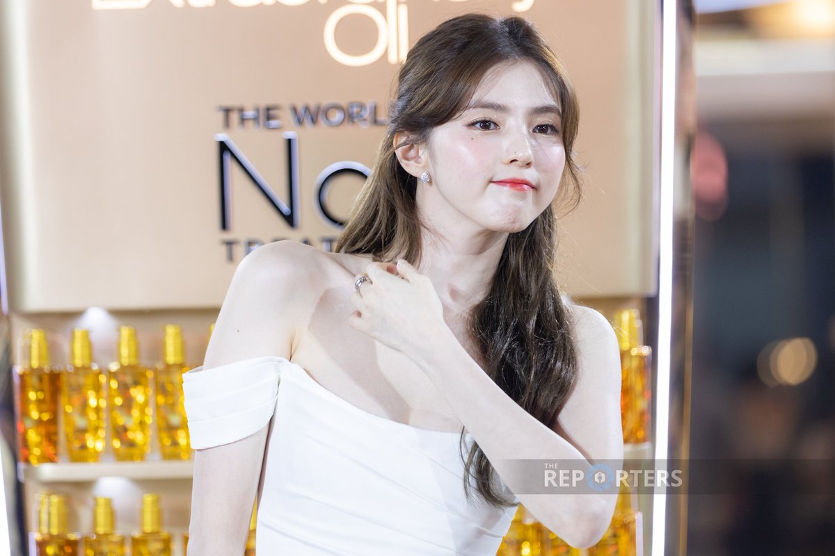 thereportersth's tweet photo. PHOTO STORY: ประมวลภาพ‘ฮันโซฮี’ พี่สาวคนสวยบินลัดฟ้าเยือนเมืองไทยร่วมงาน L'Oreal Paris Elseve Extraordinary Oil ฉลองเซรั่มทรีทเมนต์บำรุงผมอันดับ 1 ของโลก

#TheReporters #Thereportersphoto 
#LOrealParisTHxHanSoHee
#LOrealParisTH #LOrealParisElseve 
#Hansohee #ฮันโซฮี #한소희 https://t.co/yURHmRC2PE