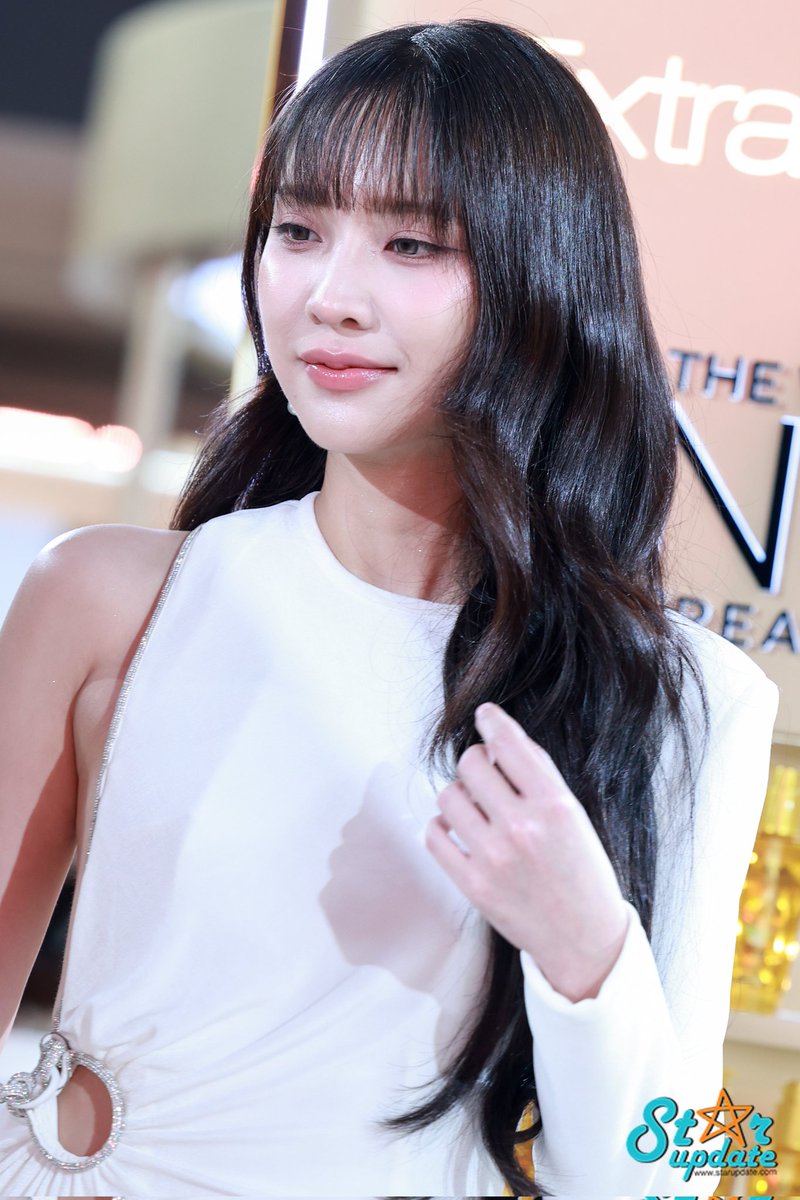 webstarupdate's tweet photo. "แจน พลอยชมพู" ในงาน  L'Oreal Paris Elseve Extraordinary Oil 

#Janhae 
#LOrealParisTH #LOrealParisElseve https://t.co/O17HrBBkYx