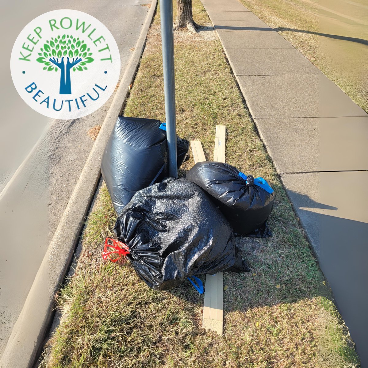 KRB_RowlettTX's tweet photo. 🚀Rowlett RC Flying Club soaring into action!🚀
In just one hour, 4 dedicated volunteers covered 4 miles on Dexham Road, picking up 4 bags of trash! 🕒💪
Big thanks to our volunteers for keeping our community flying high and looking clean!💚🌍
#AdoptARoad #KeepRowlettBeautiful https://t.co/VyJhO6WWbS