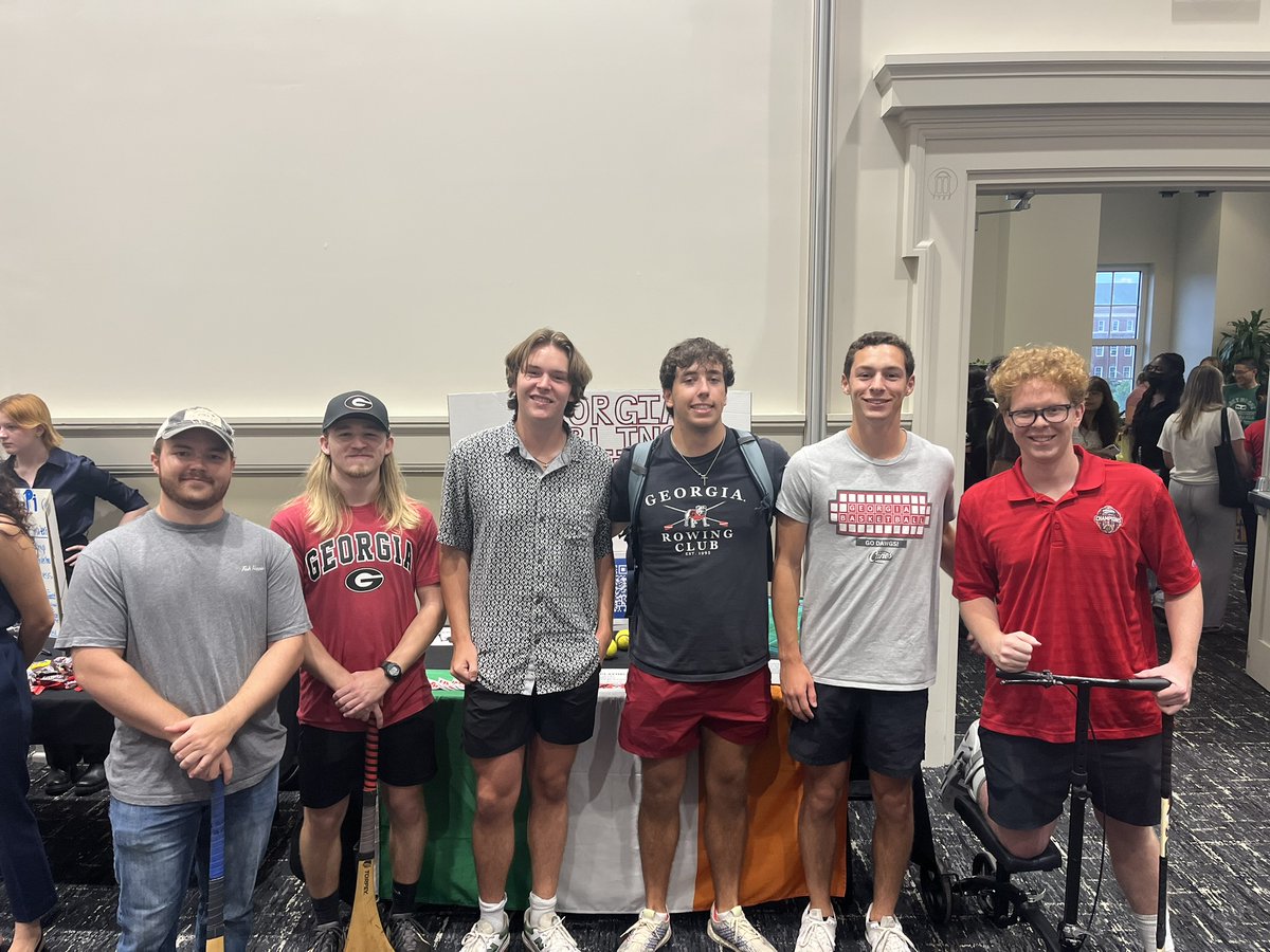athens_hurling's tweet photo. Hairy Dawg stopped by to check out Hurling at the University of Georgia Engagement Fair. You want to check it out? We practice every Sunday at 5pm at the intramural fields. All are welcome! Shoot us a message for more info.@UGAHairyDawg @universityofga https://t.co/17JvQrsb4L https://t.co/H9ycrkKDul