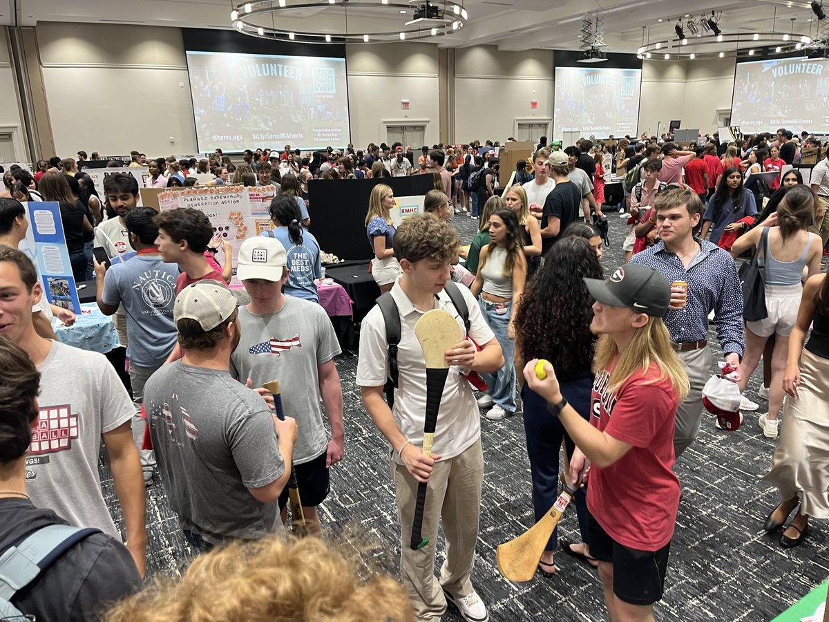 athens_hurling's tweet photo. Hairy Dawg stopped by to check out Hurling at the University of Georgia Engagement Fair. You want to check it out? We practice every Sunday at 5pm at the intramural fields. All are welcome! Shoot us a message for more info.@UGAHairyDawg @universityofga https://t.co/17JvQrsb4L https://t.co/H9ycrkKDul