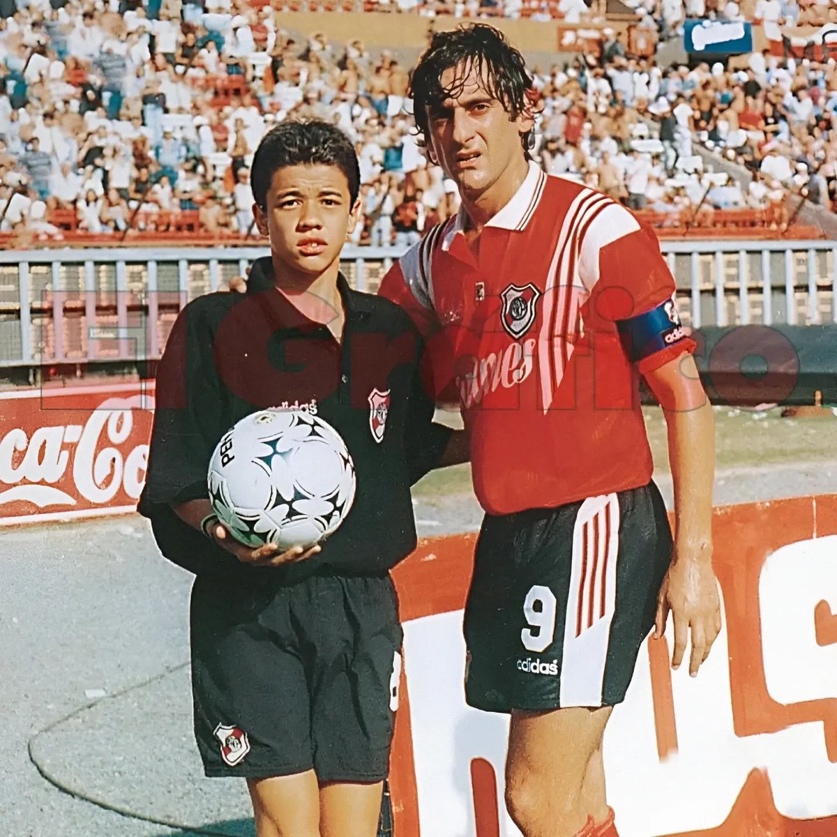 90sfootball's tweet photo. Andrés D'Alessandro with Enzo Francescoli. https://t.co/mFGq6q9T43