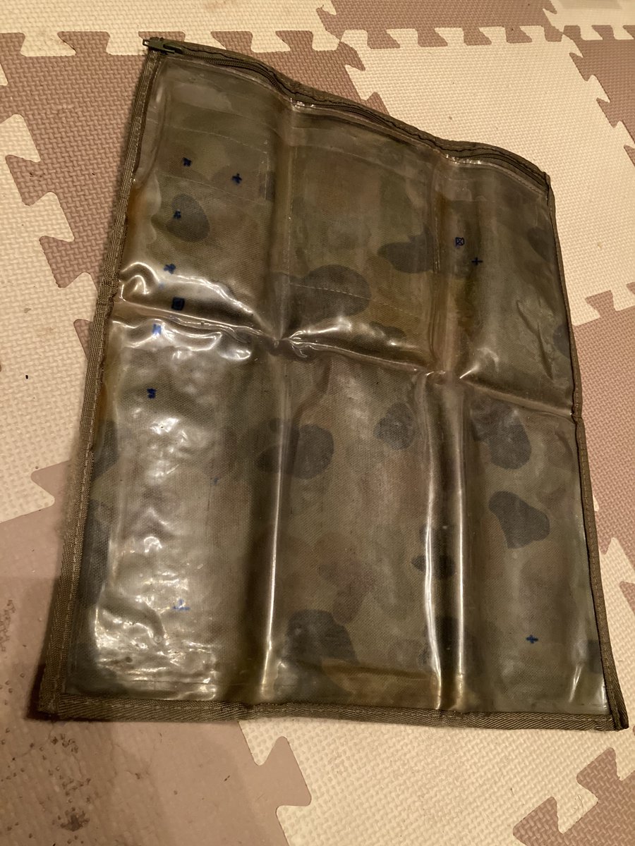 Fc7Ty's tweet photo. #サバゲー
#オーストラリア軍
#ハートランドカモ
#dpcu
あと、オーストラリア軍のオーバーレイ?マップカバー?も手に入れますた。
迷彩可愛いし、書かれた文字や記号が説得力あって好きです。笑 https://t.co/8nmwUC4c9F