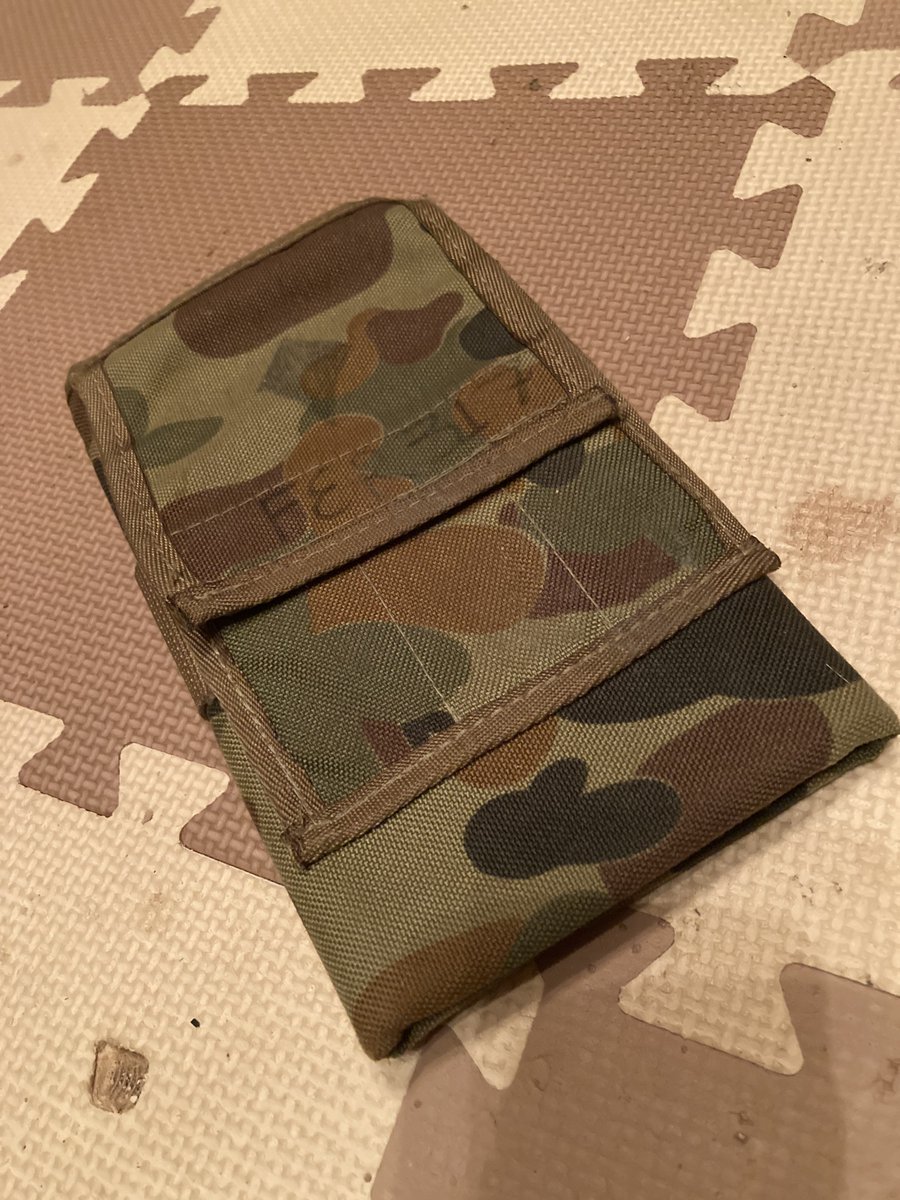 Fc7Ty's tweet photo. #サバゲー
#オーストラリア軍
#ハートランドカモ
#dpcu
あと、オーストラリア軍のオーバーレイ?マップカバー?も手に入れますた。
迷彩可愛いし、書かれた文字や記号が説得力あって好きです。笑 https://t.co/8nmwUC4c9F