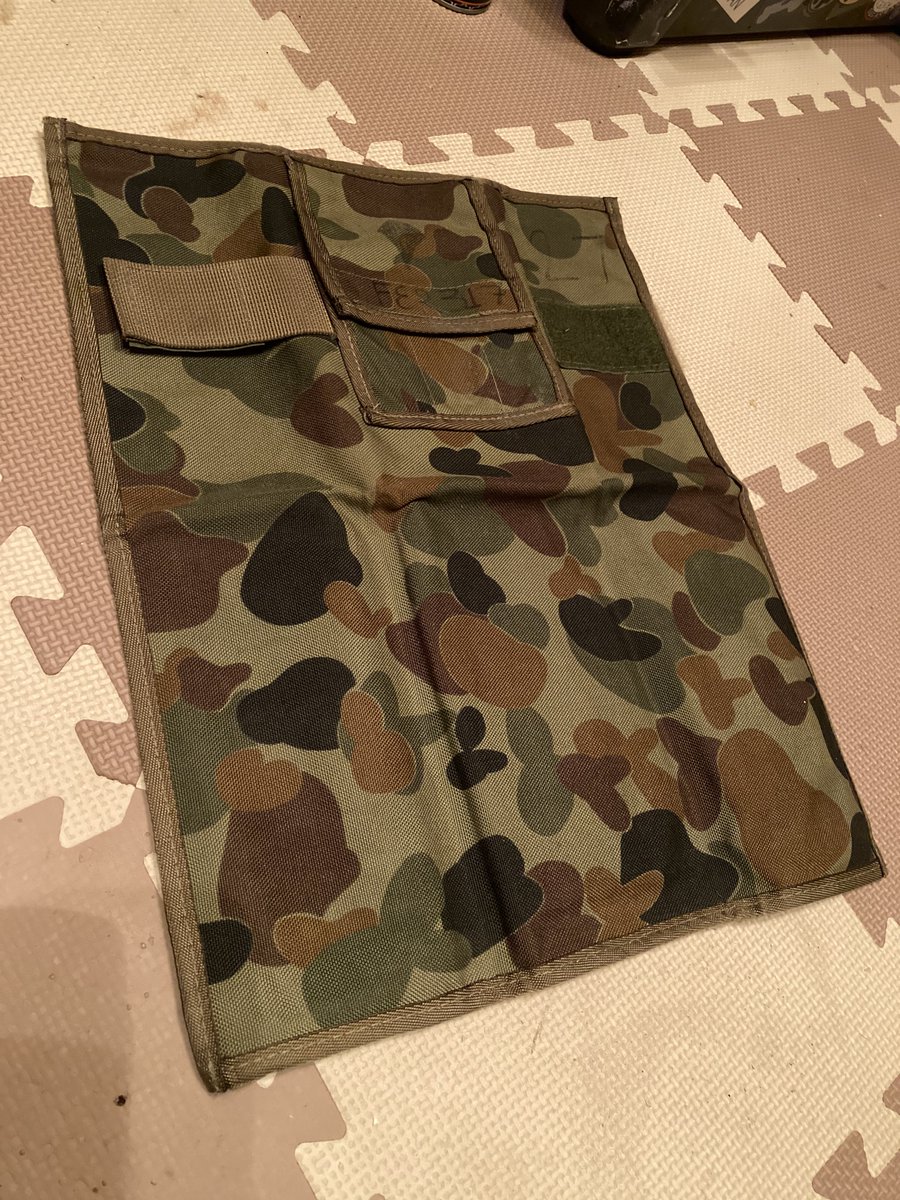 Fc7Ty's tweet photo. #サバゲー
#オーストラリア軍
#ハートランドカモ
#dpcu
あと、オーストラリア軍のオーバーレイ?マップカバー?も手に入れますた。
迷彩可愛いし、書かれた文字や記号が説得力あって好きです。笑 https://t.co/8nmwUC4c9F