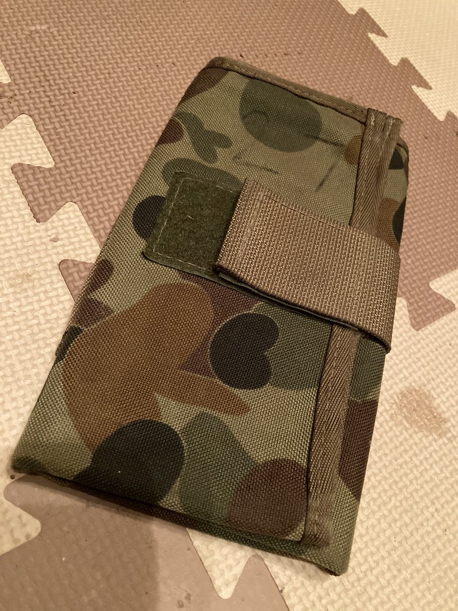 Fc7Ty's tweet photo. #サバゲー
#オーストラリア軍
#ハートランドカモ
#dpcu
あと、オーストラリア軍のオーバーレイ?マップカバー?も手に入れますた。
迷彩可愛いし、書かれた文字や記号が説得力あって好きです。笑 https://t.co/8nmwUC4c9F