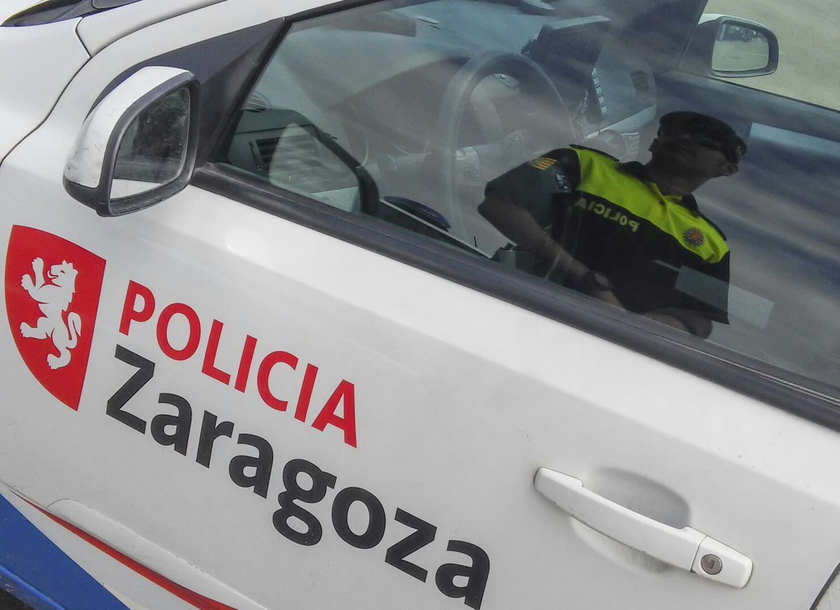 policiazaragoza's tweet photo. 📢 Este finde se celebran fiestas en diferentes barrios de ZGZ:
#Juslibol #LasFuentes #Miralbueno #SanJosé #Monzalbarba...
🚨 Habrá cabezudos, pasacalles, verbenas...
👮👮 velarán por el correcto desarrollo de los mismos
👀 a los posibles cortes y desvíos en el #TráficoZGZ
#DisfrutaDeLasFiestas con responsabilidad y al volante 0,0