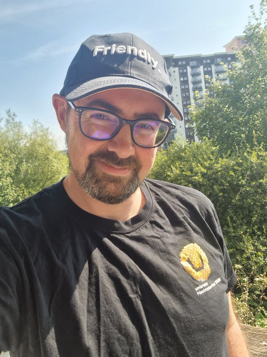 jacksorjacksor's tweet image. Oh go on then - a Kim-dedicated #umbracotees day, with an extra #umbracohat
#umbraco
#notacult