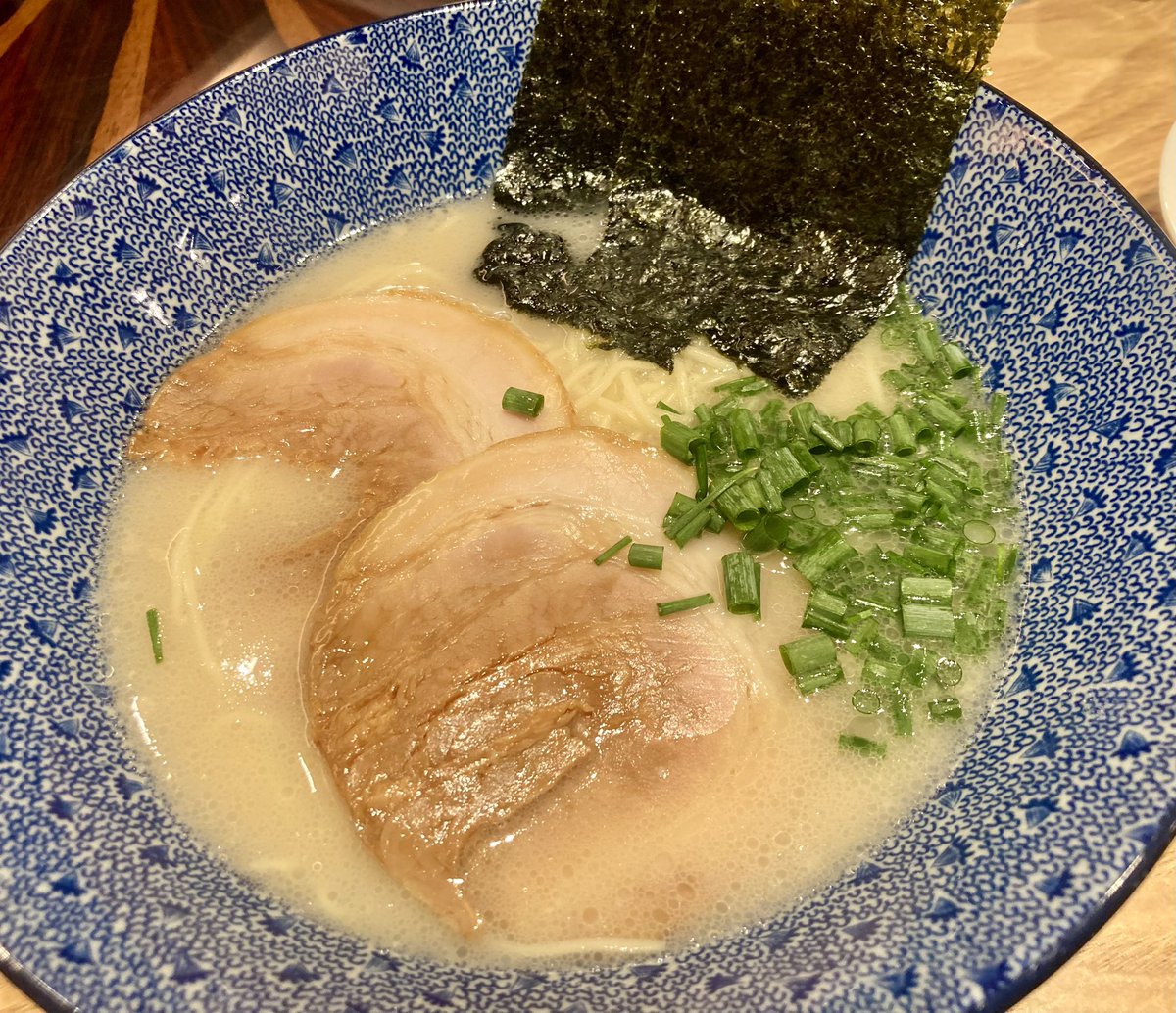 OFASGROUP's tweet photo. 初の袋麺開発を進めています！
 
今日は１回目のサンプルの試食を行いました🍜
 
もちろん、炊いたスープと違いますが「濃厚豚骨カツオ出汁」の特徴が出てる！
 
これができたら、遠く離れた小川ファンにも召し上がって頂けます。
 
皆さんの想い出の味に近づける様、再現性を高めて参ります(^^)/ https://t.co/j9Z3pnJq03