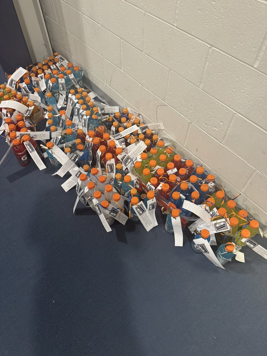 MSBulldogFTBL's tweet photo. Thank you to @GarretRisley and our school’s FCA program for providing our players with a little inspiration and Gatorade for tonight’s contest! 

GO BULLDOGS!!!
#FamilyStrong https://t.co/JoG1dY5zrn