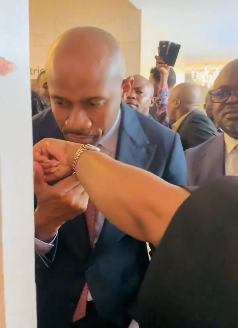 Past243's tweet image. #pepsodent vs tik tok 

🤣🤣🤣🤣🤣🤣🤣🤣🤣