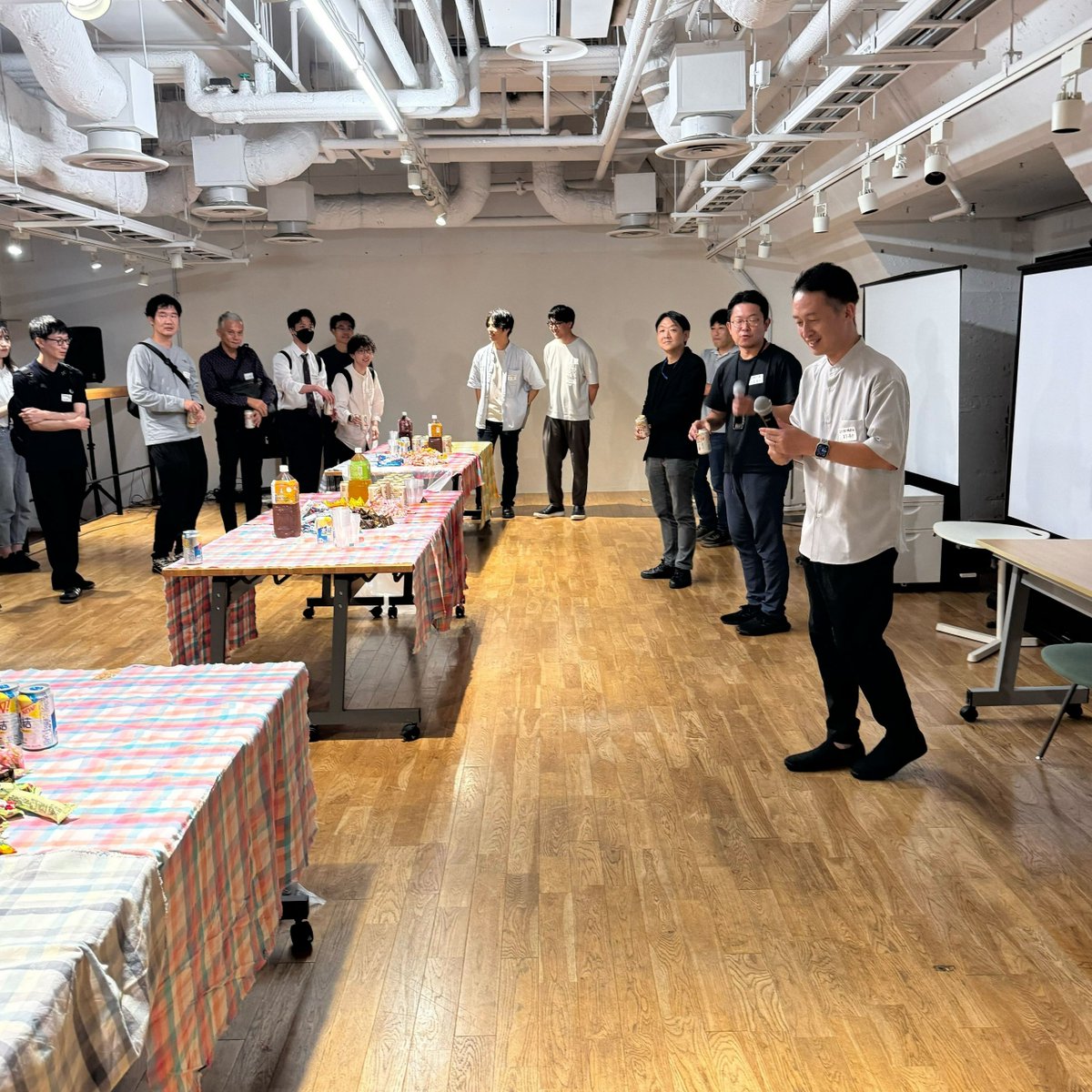 lambda0319's tweet image. 台風10号の最中、横浜にて模型ギャラリー @ENCODEgallery のトークイベント開催!
平岩さん藤田さんから、クロストーク形式で独立までの経緯、構造デザインに関する考え方、展示模型についてトーク。二人ともパワフルすぎる内容で強烈で、会場も沸いていました。
#ENCODE