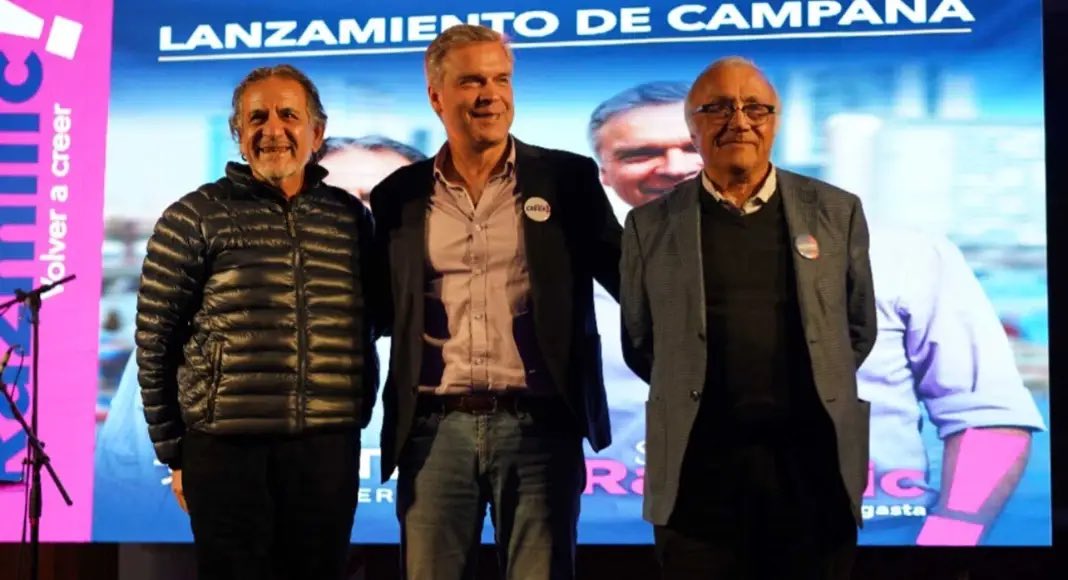CARLOS SOLAR ESTÁ CON SACHA RAZMILIC Y CARLOS CANTERO

Nos alegra que el reconocido cardiólogo de la región de #Antofagasta declare su apoyo a los candidatos a alcalde y gobernador de ChileVamos. 

Solar, que obtuvo 53 mil votos en la elección del Consejo Constitucional,