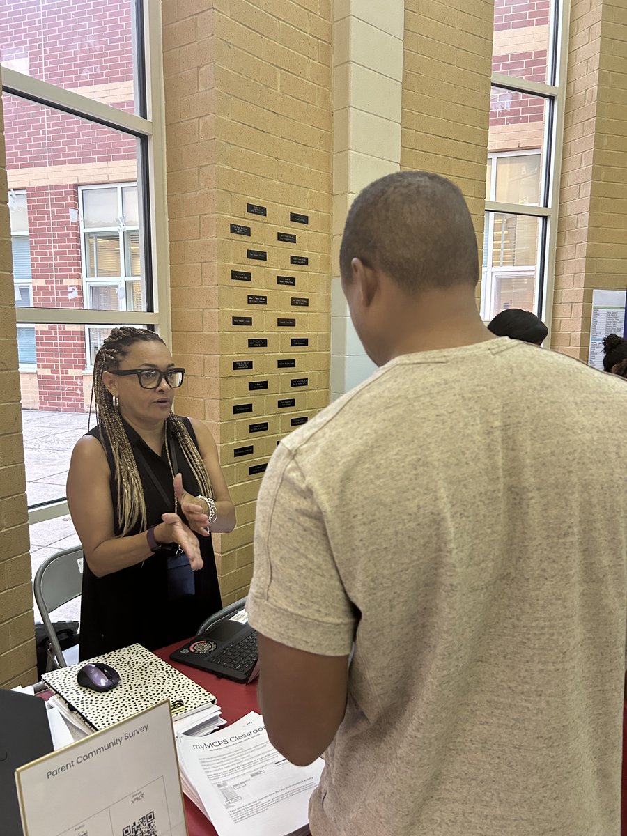 FSKCommunity's tweet image. Wow!! What a great turn out at Back to School Night 🎉 Families at Francis Scott Key Middle enjoyed meeting our AMAZING staff and picked up free school supplies ! 💯#BackToSchool @CSconnect_MCPS