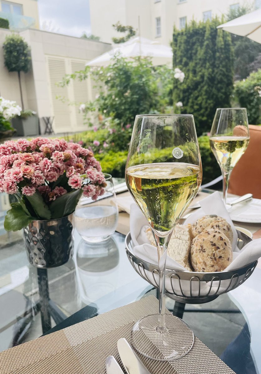 campbellsuz's tweet photo. Wonderful lunch @MerrionHotel’s The Garden Room, an oasis in the city. Great to see so much Irish produce and seafood: scallops, tuna carpaccio, sole, sea bass and more from Glenmar Seafood and @KishFish 
#thisisirishfood #pressinvite https://t.co/79uH4UZOqz