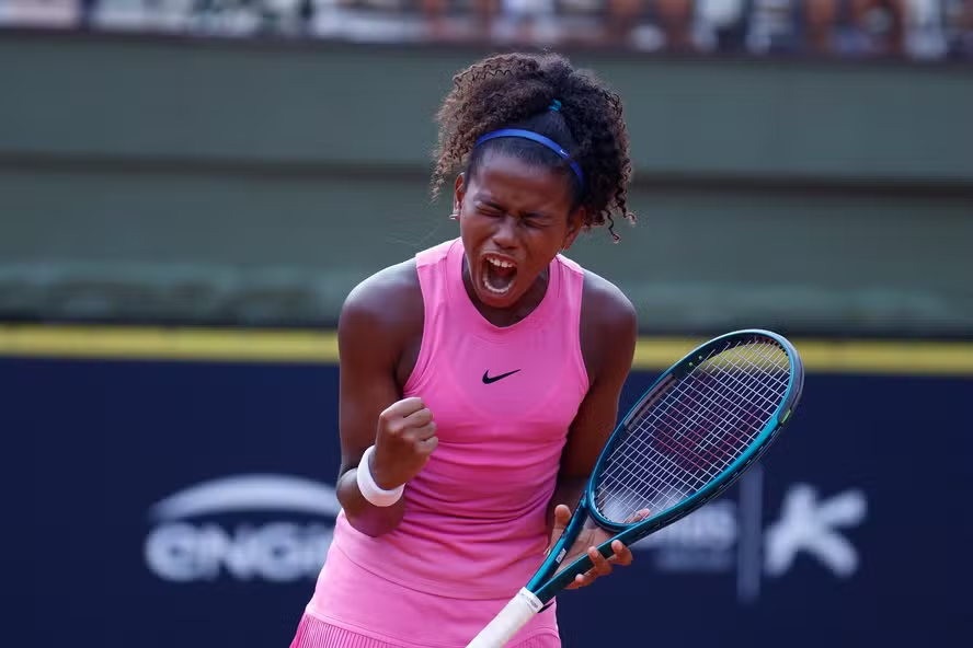 Patrocínio pode ser um problema?

Victoria Barros, uma das maiores promessas do tênis feminino brasileiro com 14 anos e quase 50 mil seguidores no Instagram, não foi convocada para a Billie Jean King Cup Junior, apesar de ainda não haver uma convocação oficial.