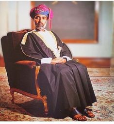 اقترح على وزارة التربية والتعليم بوضع مادة تدرس عن السلطان قابوس طيب الله ثراه. 
هذا الرمز الذي يمتاز بالكم الهائل من الخصال والتاريخ وفن التعامل مع مختلف الظروف ألانسانية والاجتماعية والاقتصادية و السياسية و العسكرية والنظرة الثاقبة الحنكة و الحكمة الفريدة.<a href="/EduGovOman/">وزارة التربية والتعليم - سلطنة عُمان</a>