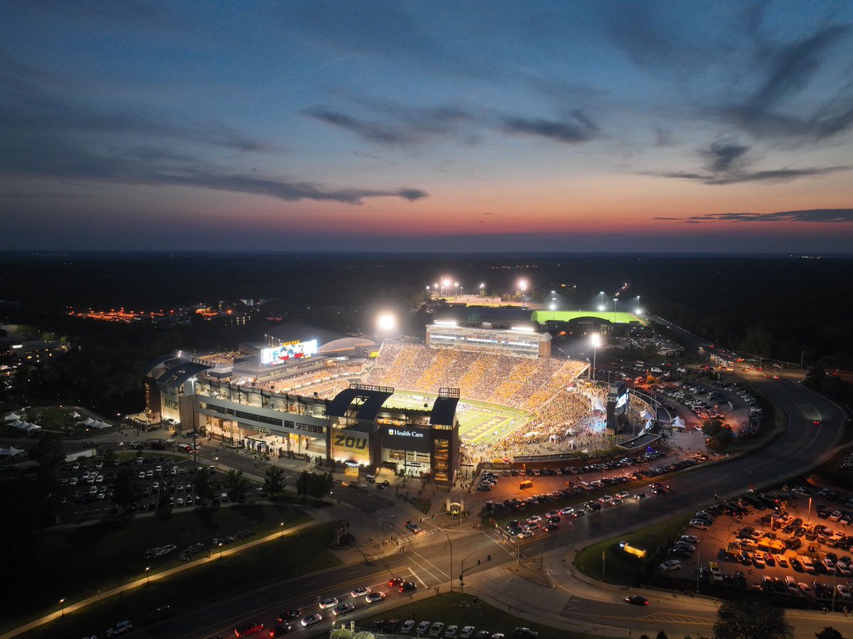 Mizzou's tweet image. Gamedays in CoMo 😍 #MIZ