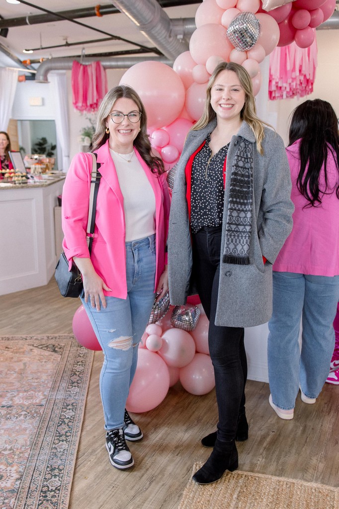 DeFemCreatives's tweet image. As we roll into the weekend, don’t forget that Fridays are the perfect time to connect, collaborate, and build relationships that can take your business to the next level. 

#FridayFeels #NetworkingFriday #PrettyInPinkHolidayMarket #ShopSmall #WomenOwnedBusinesses #SupportLocal