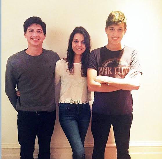 HassanAyub82's tweet image. ذرائع بتا رہے ہیں کہ عمران خان کو جیل میں اطلاع پہنچا دی گئی ہے کہ نعیم پنجوتھہ کی وجہ سے سوشل میڈیا پر یہ سوال وائرل ہے کہ 

"ٹیرین وائٹ کو کیوں عمران خان کی سابقہ بیگم نے اسکے بیٹوں کے ساتھ ایک گھر میں رکھا ہے؟"

جس پر اڈیالہ میں اسکا داخلہ روک دیا۔ 

میں اس کی مذمت کرتا ہوں