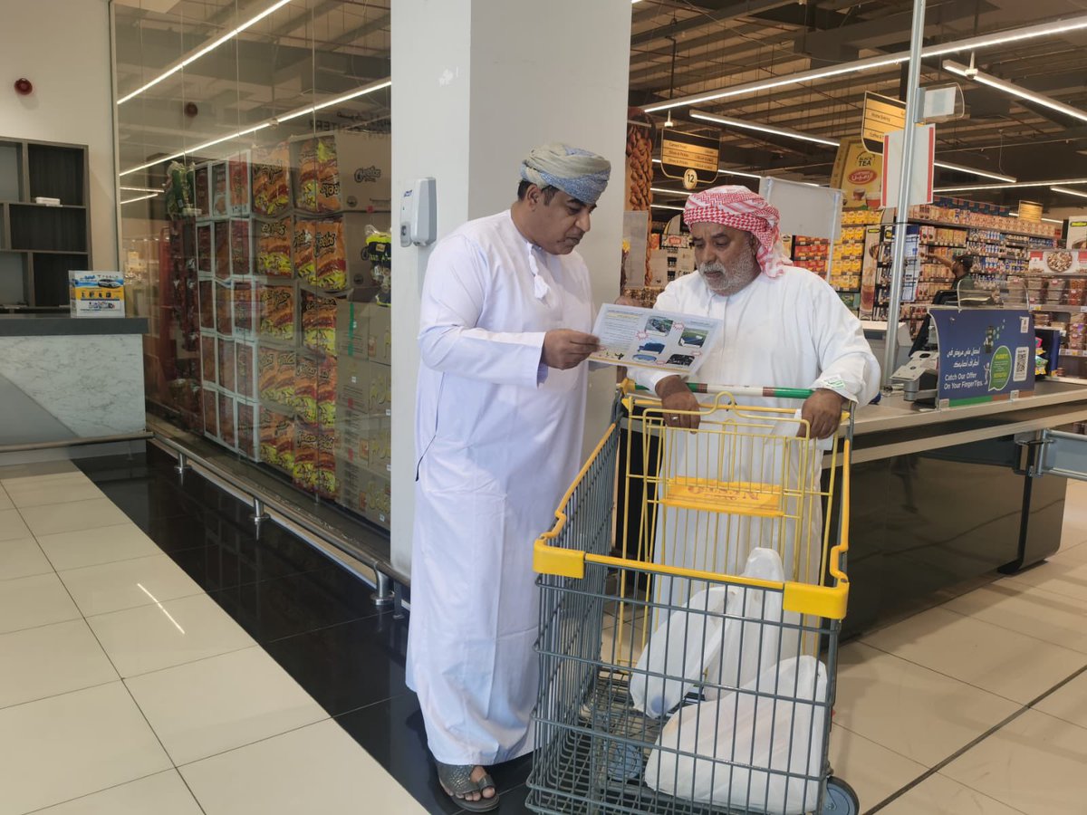 Al_BurhanMedia's tweet photo. نفذت دائرة البلدية بصحم حملة توعوية حول مخاطر البعوضة الزاعجة وكيفية الوقاية منها وأماكن تواجدها وذلك لمرتادي المراكز والمحلات التجارية بولاية صحم . https://t.co/AZwRDlEKZl