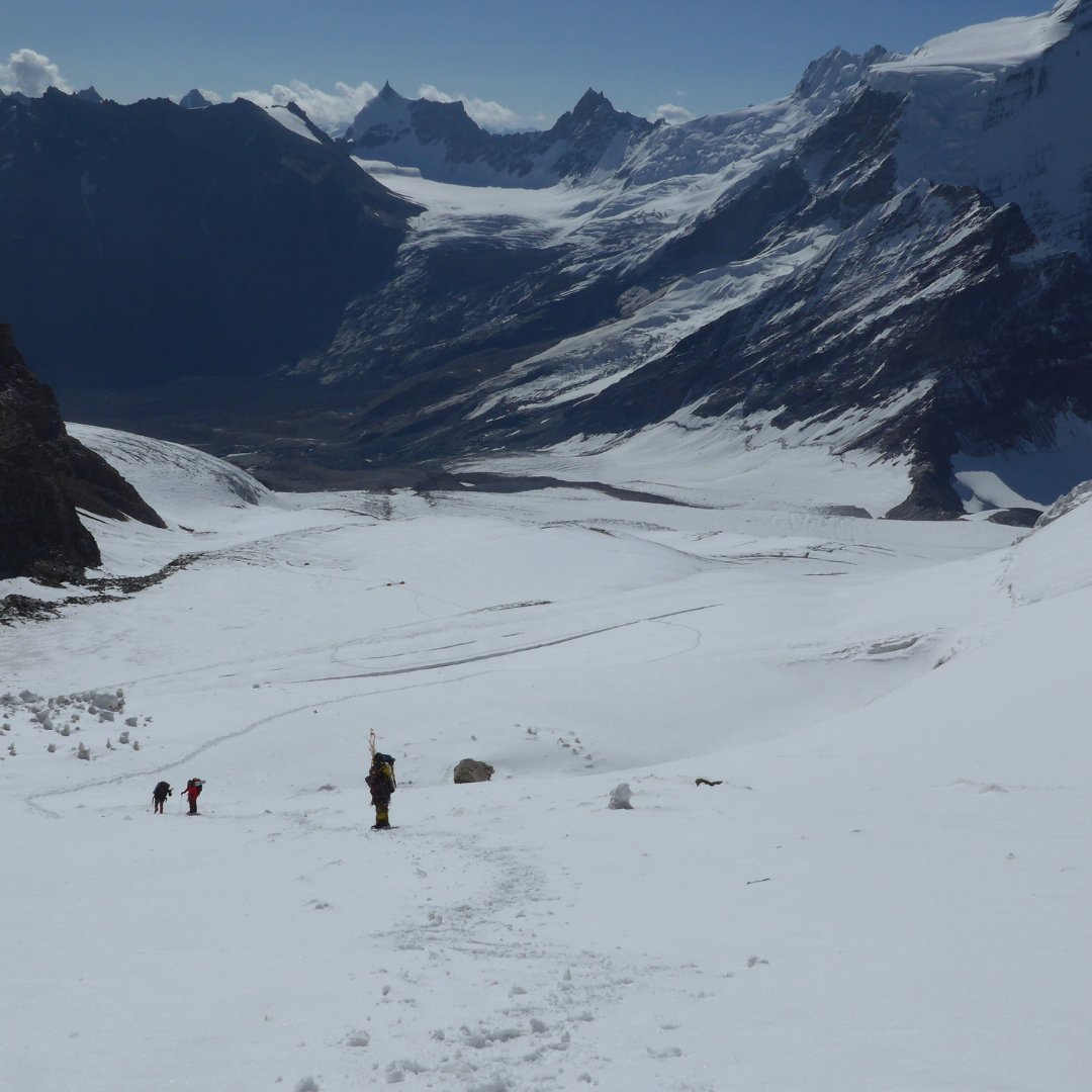 ShikharIndia's tweet photo. "Ready to climb the untamed heights of Mount Kun? 

𝐖𝐡𝐚𝐭𝐬𝐀𝐩𝐩: +91 9958766100
𝐖𝐞𝐛𝐬𝐢𝐭𝐞: https://t.co/xG38BQvn6G
.
.
.
#travel  #Mountkun #earthquake #माफी_मागा_मोदी #NandamuriBalakrishna #FirstSingle #MaxTheMovie #KaranKundrra #MalavikaMohanan #Audi #वैष्णोदेवी https://t.co/dHhnLb1o1o