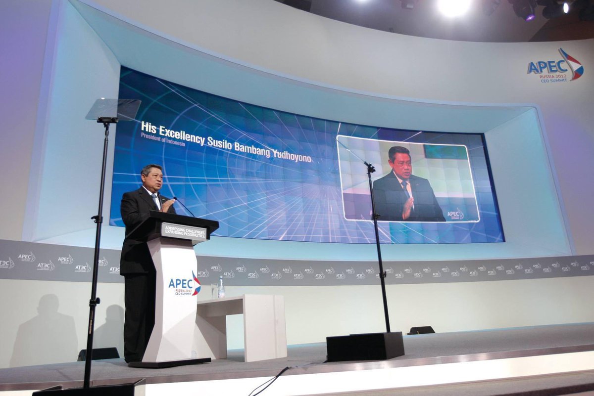KIBCentre's tweet photo. Bertemu Presiden Rusia Vladimir Putin untuk hadir sebagai pembicara pada forum penting dunia, APEC Summit 2012 di Rusia.

#KIBCentre https://t.co/6KQS0LNq1R