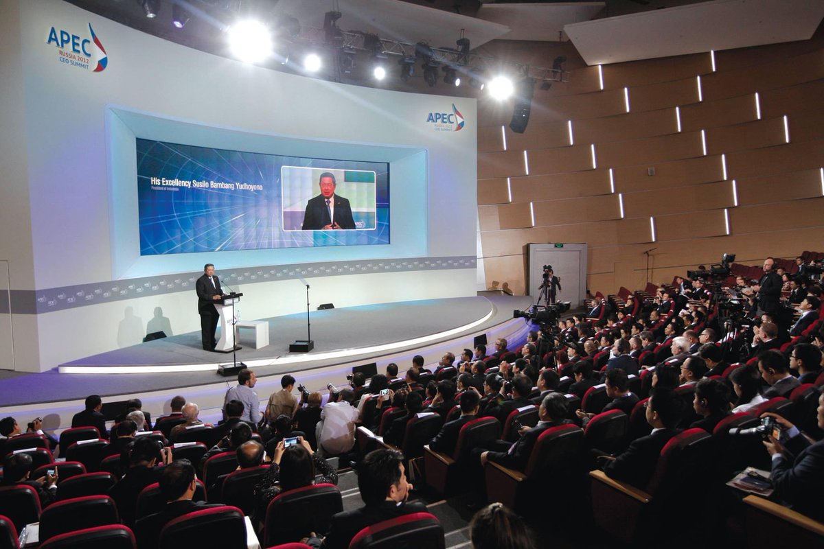KIBCentre's tweet photo. Bertemu Presiden Rusia Vladimir Putin untuk hadir sebagai pembicara pada forum penting dunia, APEC Summit 2012 di Rusia.

#KIBCentre https://t.co/6KQS0LNq1R