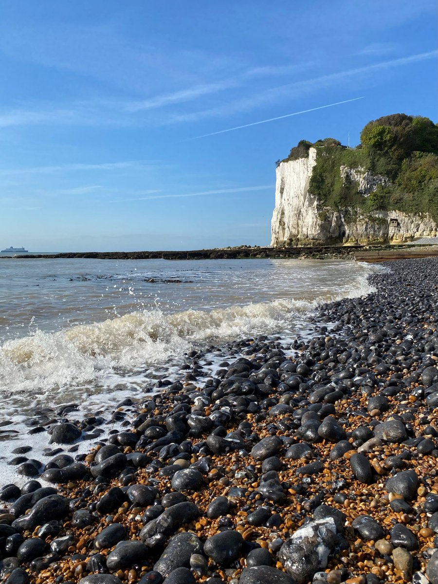 On #NationalBeachDay here's a reminder to help us look after our beaches:
😎Please take rubbish home. Litter can devastate sea life and kill seabirds.
😎Please keep dogs off bathing beaches from May-Sept and always clear up after your dog.
Beach info: whitecliffscountry.org.uk/.../beaches-in…...