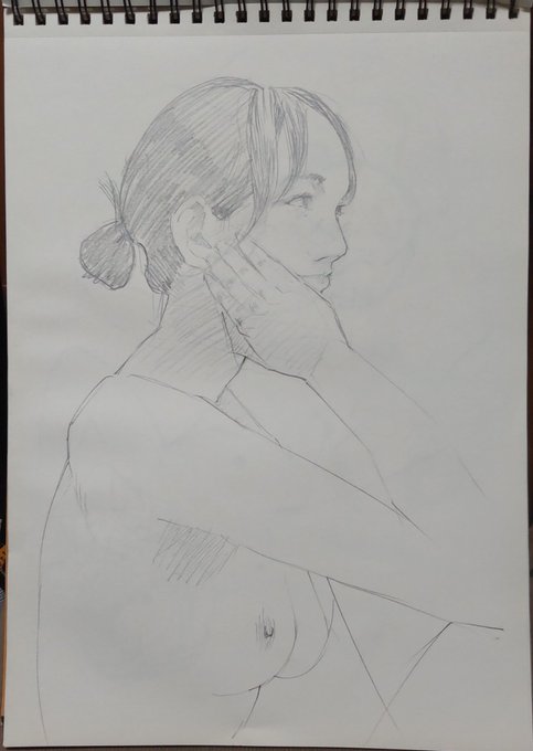 今日のクロッキー。手が上手く再現出来ないのは、まだまだ観方がたりてないんだろうな🤔 