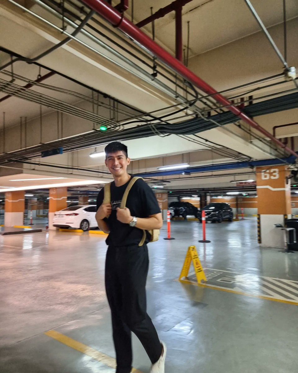 robertmarion's tweet photo. Proudly pinoy. 🎒

Just lovin my Banig Bag from Lara Samar PH 🙌🏻 https://t.co/rk6U5HUnrx