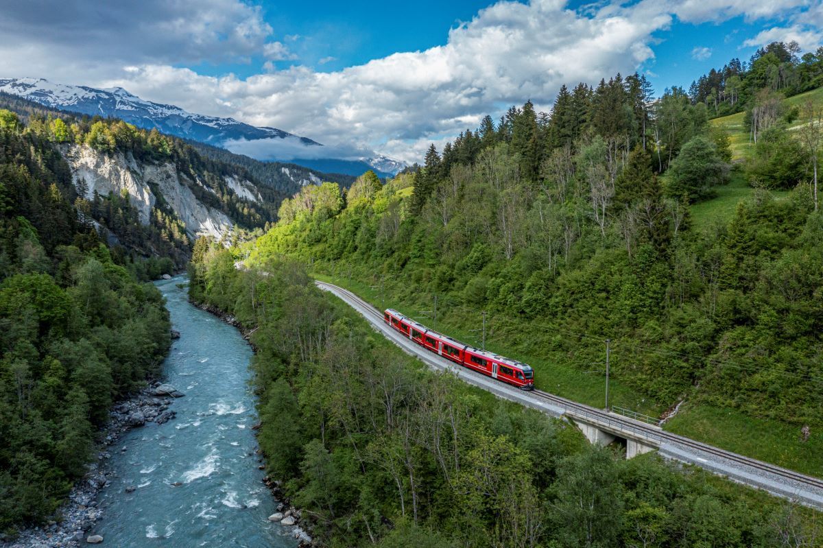 Travel Switzerland (@travel_ch_) on Twitter photo The Alpine Cruise awaits! 🚂✨
Create your unforgettable adventure through Graubünden. Combine spectacular stretches of railway, iconic landmarks and impressive landscapes! 🏞️😍
Learn more: buff.ly/479Cw2v
📸 <a href="/rhaetischebahn/">Rhätische Bahn</a>
#TravelSwitzerland #RailwayAdventure The Alpine Cruise awaits! 🚂✨
Create your unforgettable adventure through Graubünden. Combine spectacular stretches of railway, iconic landmarks and impressive landscapes! 🏞️😍
Learn more: buff.ly/479Cw2v
📸 <a href="/rhaetischebahn/">Rhätische Bahn</a>
#TravelSwitzerland #RailwayAdventure