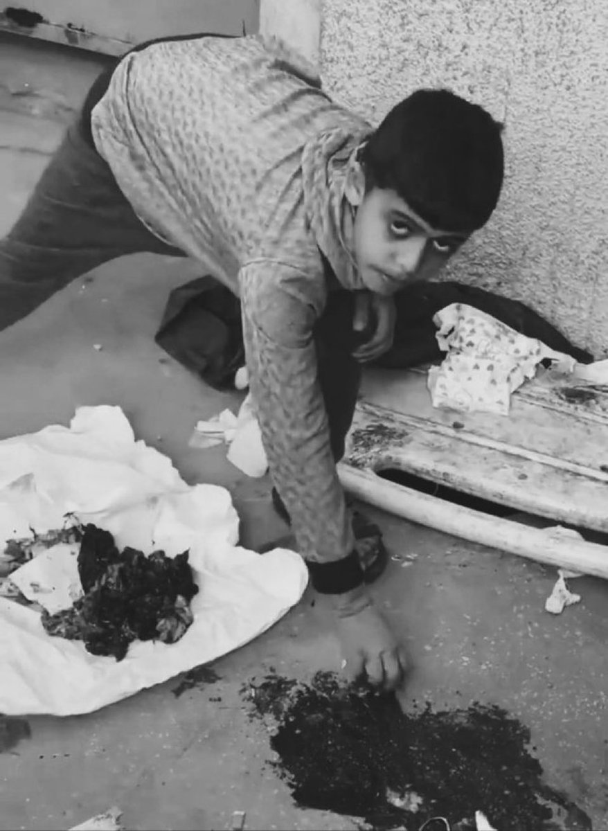 لمن يهمه الأمر 🔞🔞🔞

هذا الطفل بجمع ما تبقى من جسد أمه