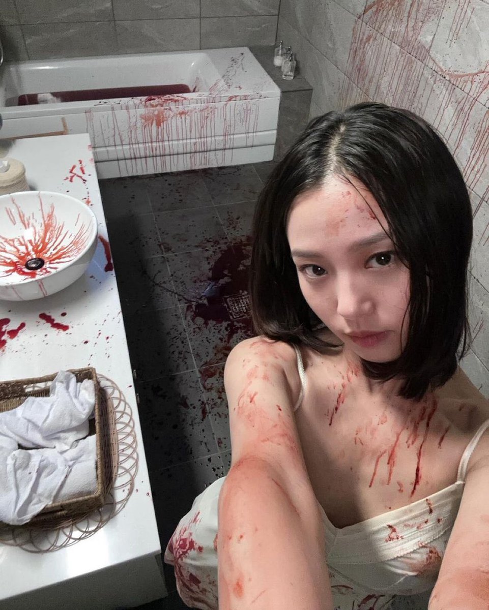 🚔: wyd
🦋: cleaning up ;) 

#AdaWong