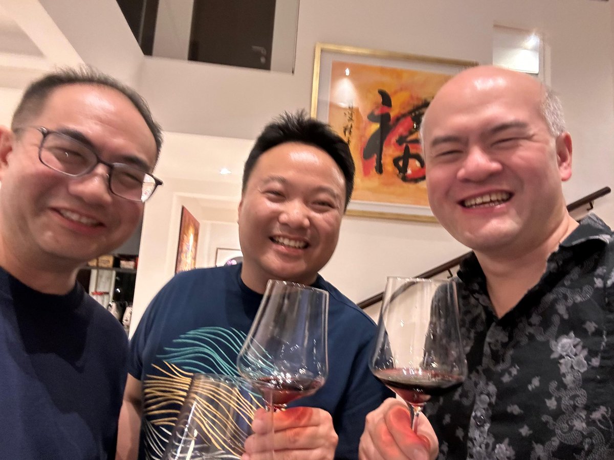 herbloong's tweet photo. Permission to post was granted 😊 by host. Early phase investigators participating in #foodeffect (or is it 🍷effect?) dose escalation cohort 😃.  #Singapore 🇸🇬 #DavidTan @KaiKeenShiu https://t.co/XijJmcoQEG