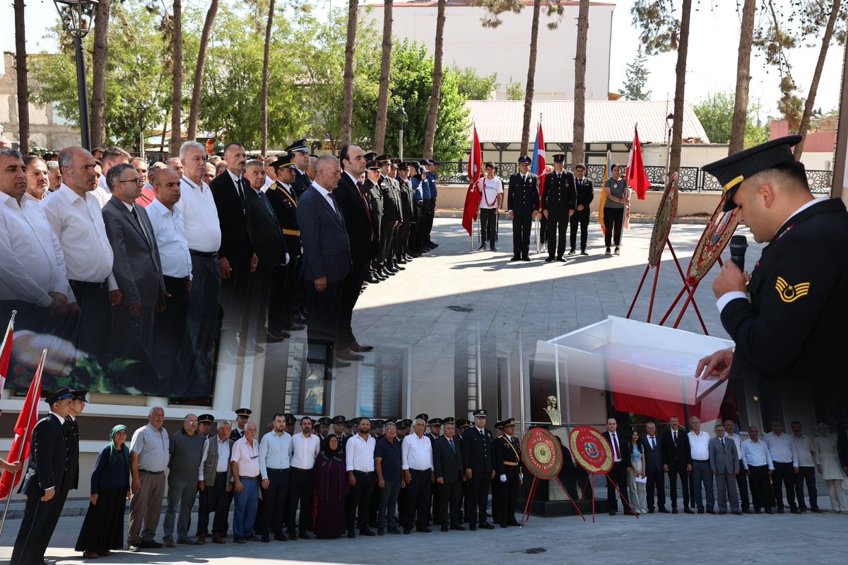 arabanbld's tweet photo. 30 Ağustos Zafer Bayramı'nın 102. yıl dönümü vesilesiyle, ilçemiz Araban Kaymakamlığı'nda düzenlenen çelenk sunma törenini büyük bir gururla gerçekleştirdik. Törenin ardından, Kaymakamlık makamını ve Şehit'liği  ziyaret ederek bu özel günü birlikte andık. https://t.co/TlDGbdb4Zh