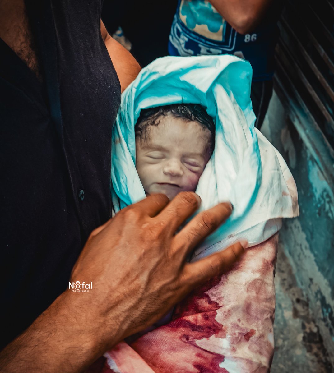 Nofal_i's tweet photo. The child did not see life, he was martyred while he was in his mother’s womb, a fetus who did not see life and did not suffer, they took him out of his martyred mother’s womb. 
Photo by @Nofal_i https://t.co/oV5XE1DQKN