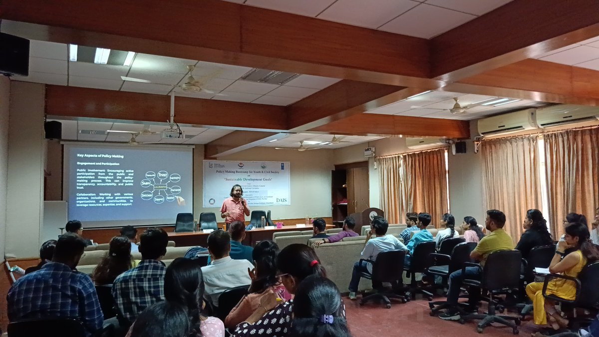 CPPGG1's tweet photo. 🚀 Empowering Youth for a Better Tomorrow!🌱 CPPGG, with @UNDP_India &amp; The Dais, organized a #PolicyMaking BootCamp at HNB Garhwal University, Srinagar. 
Young change-makers delved into #SDGs, policy formulation, and drafted policy recommendations on for the sate of #Uttarakhand. https://t.co/5WtP6qC761