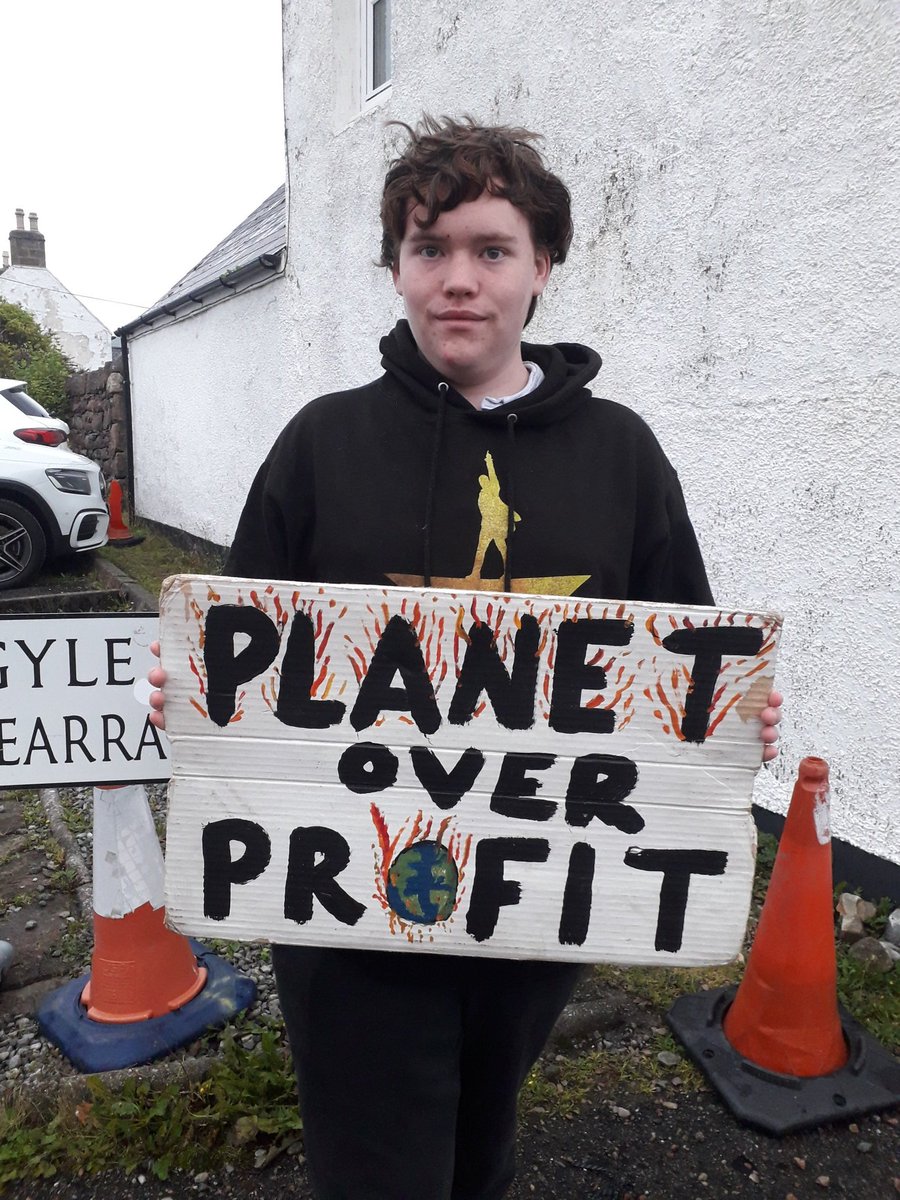 FinlayPringle's tweet photo. Climate strike week 299
Great result for Rosebank oilfield legal challenge.
Likely all future oil & gas development will now have to take account of all climate impacts from CO2 produced
#FridaysForFuture #ClimateStrike #ClimateJusticeNow #PeopleNotProfit #PlanetNotProfit https://t.co/9jSJLnvDVQ
