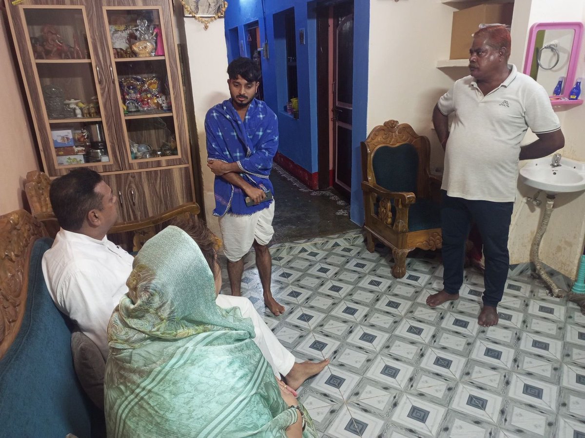 Visited my strong supporter and youth activist, Balabhadra Patra (Balia), along with Hon’ble Puri MP <a href="/sambitswaraj/">Sambit Patra</a>, to offer condolences to his bereaved family on the passing of his father. <a href="/BJP4Odisha/">BJP Odisha</a> <a href="/BJPITCellOdisha/">BJPITCellOdisha</a>