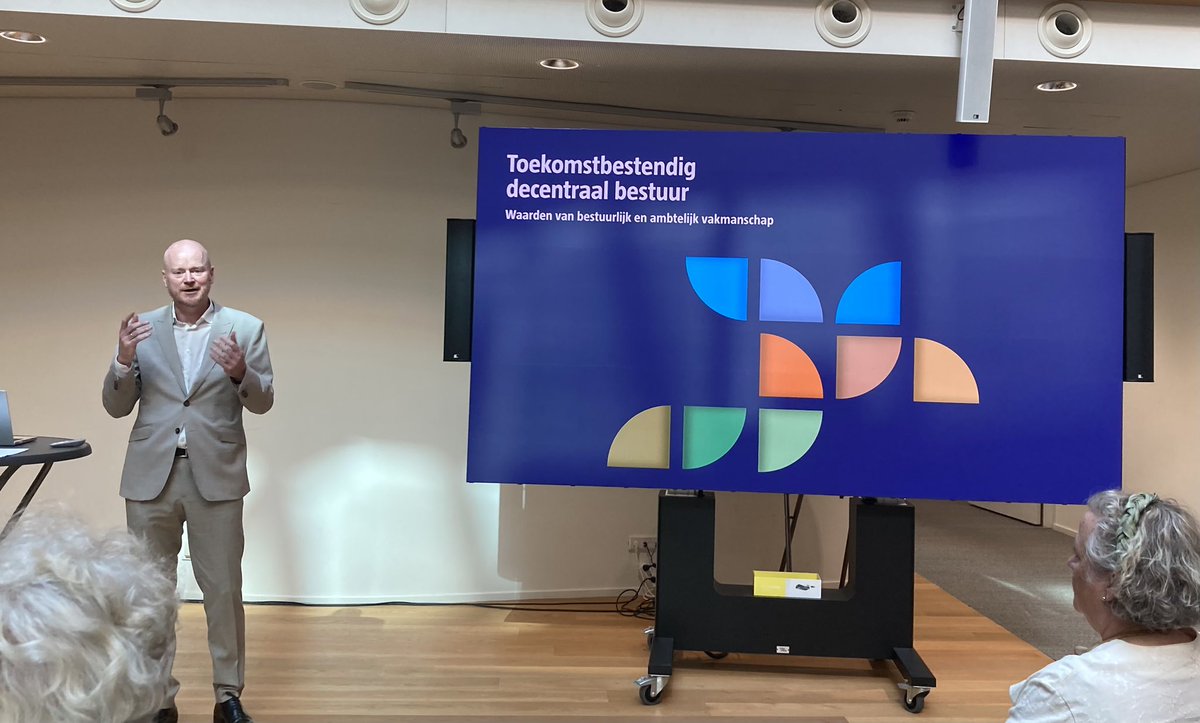 Welke waarden voor bestuurders en ambtenaren zijn belangrijk in het lokaal bestuur in het licht van maatschappelijke ontwikkelingen? Presentatie van het boek door <a href="/DriesBartelink/">Dries Bartelink</a> bij <a href="/VNGemeenten/">VNG</a>. Niet alleen theoretisch, maar ook met praktische handvatten

Nieuwsgierig?