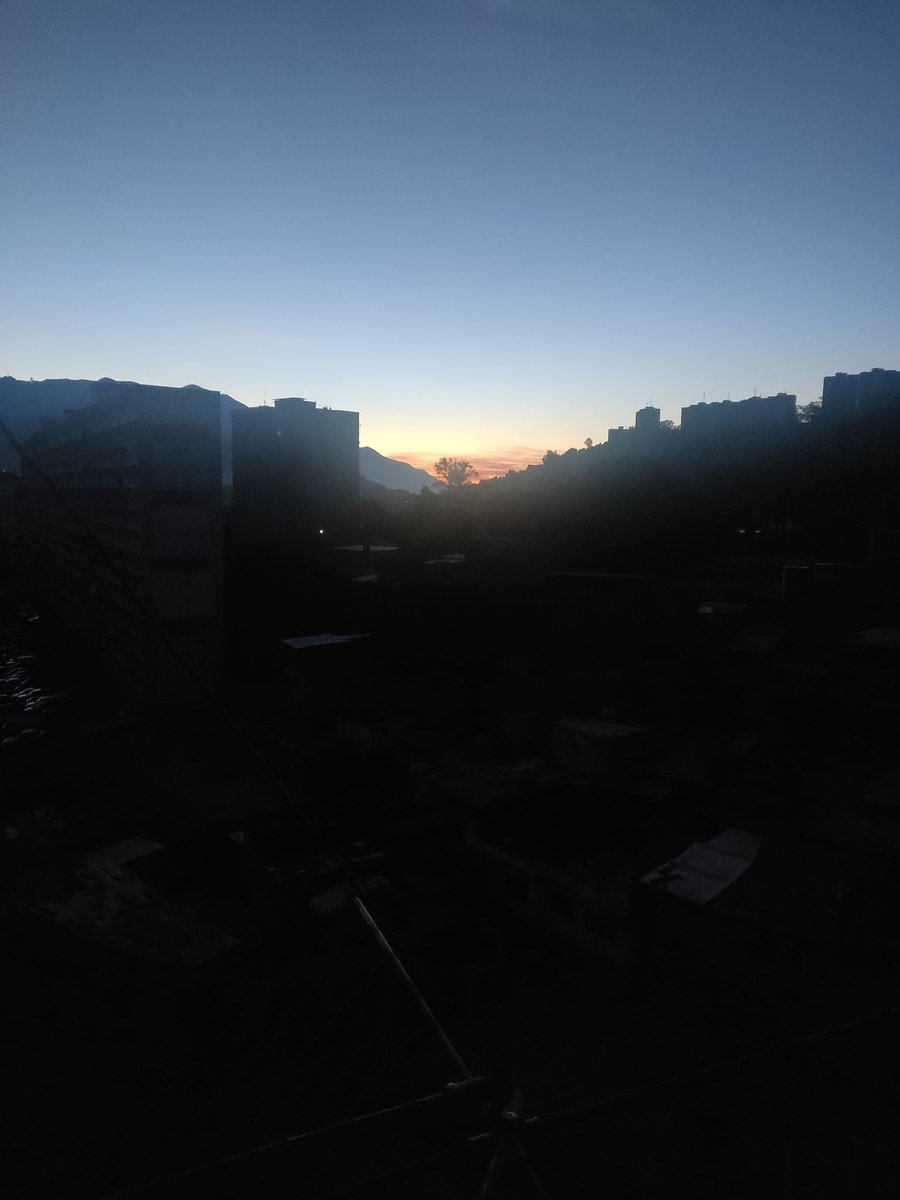 Caracas sin luz, apagón general.
Propatria sin luz
 #apagongeneral
#venezuelasinluz
#apagon
#caracas
#caracassinluz