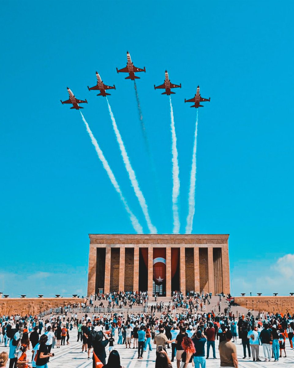 Türk Yıldızları, Atası'nın izinde Anıtkabir'de. 🇹🇷