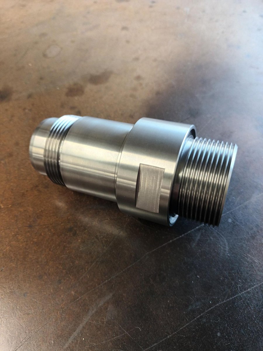 This spindle is super light – made from titanium for a specialist application.
⁠
#RotaryUnions #swiveljoints #ukManufacturing #leamingtonspa #ukmfg #gbmfg #ukmanufacturer #engineers #engineering #maintenance