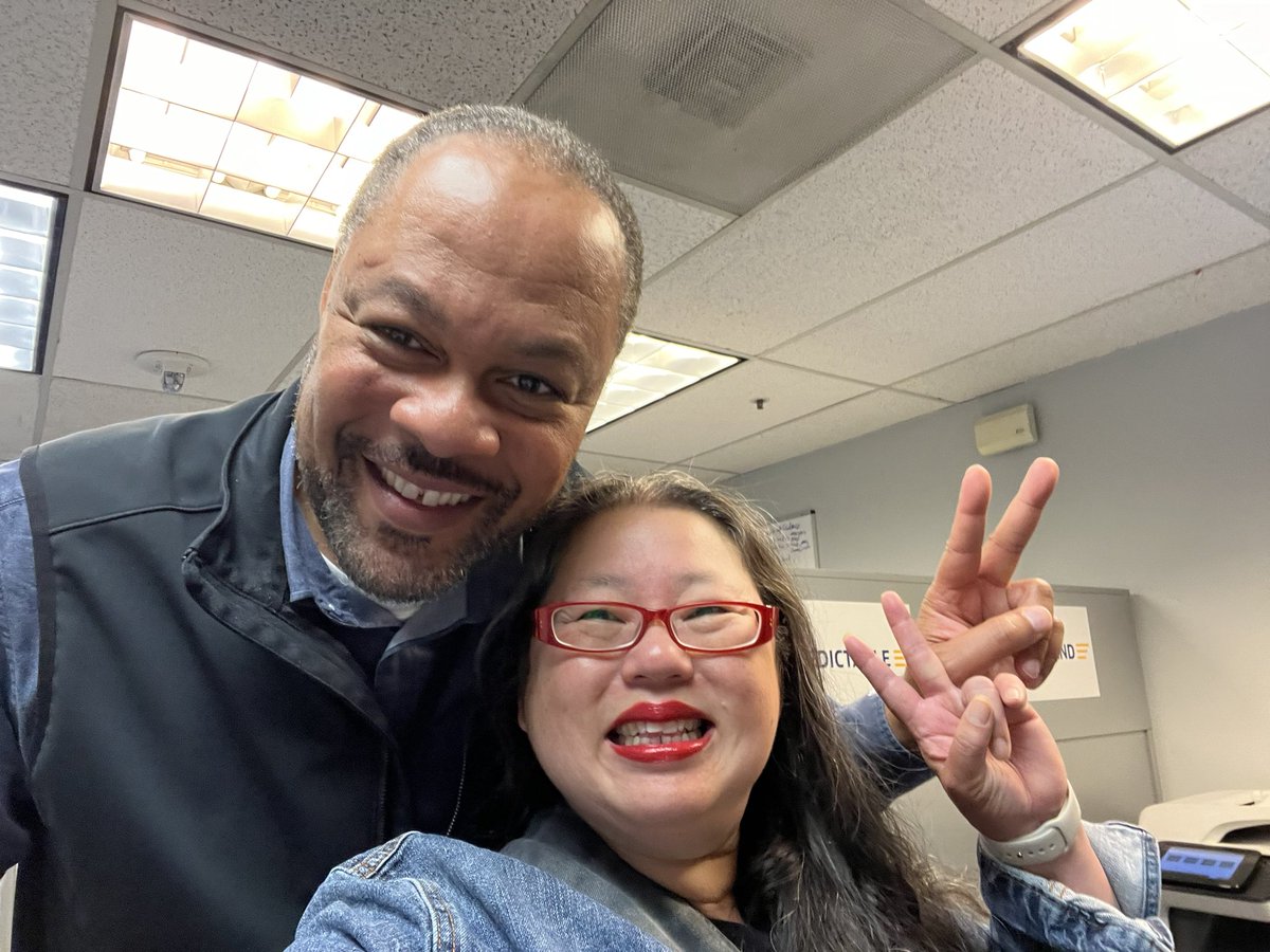 Cilla168's tweet photo. @united @weareunited @Auggiie69 @jonathangooda @Tobyatunited Saying farewell to SFO Leadership Team. Retiring today after almost 27 years of dedication to United 🎊🎊🎊 https://t.co/2eQbUkpXaG