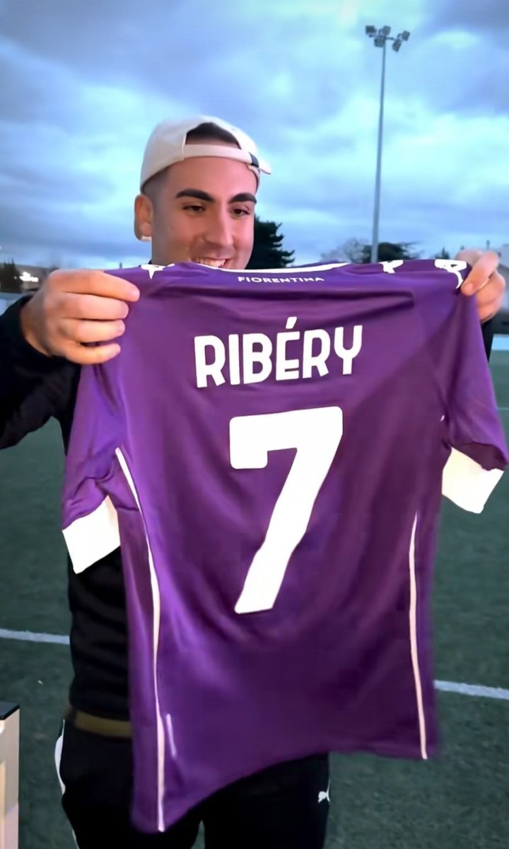 BoxFootballFRA's tweet photo. 🚨 Jusqu'à minuit sur la boutique :

15% de réduction avec le code RIBERY15 et 25% de réduction avec le code RIBERY25 (seulement 10 codes promo).

Foncez 🏃‍♂️

#Football #FootballShirt #BoxFootball https://t.co/Gk12hhmiND