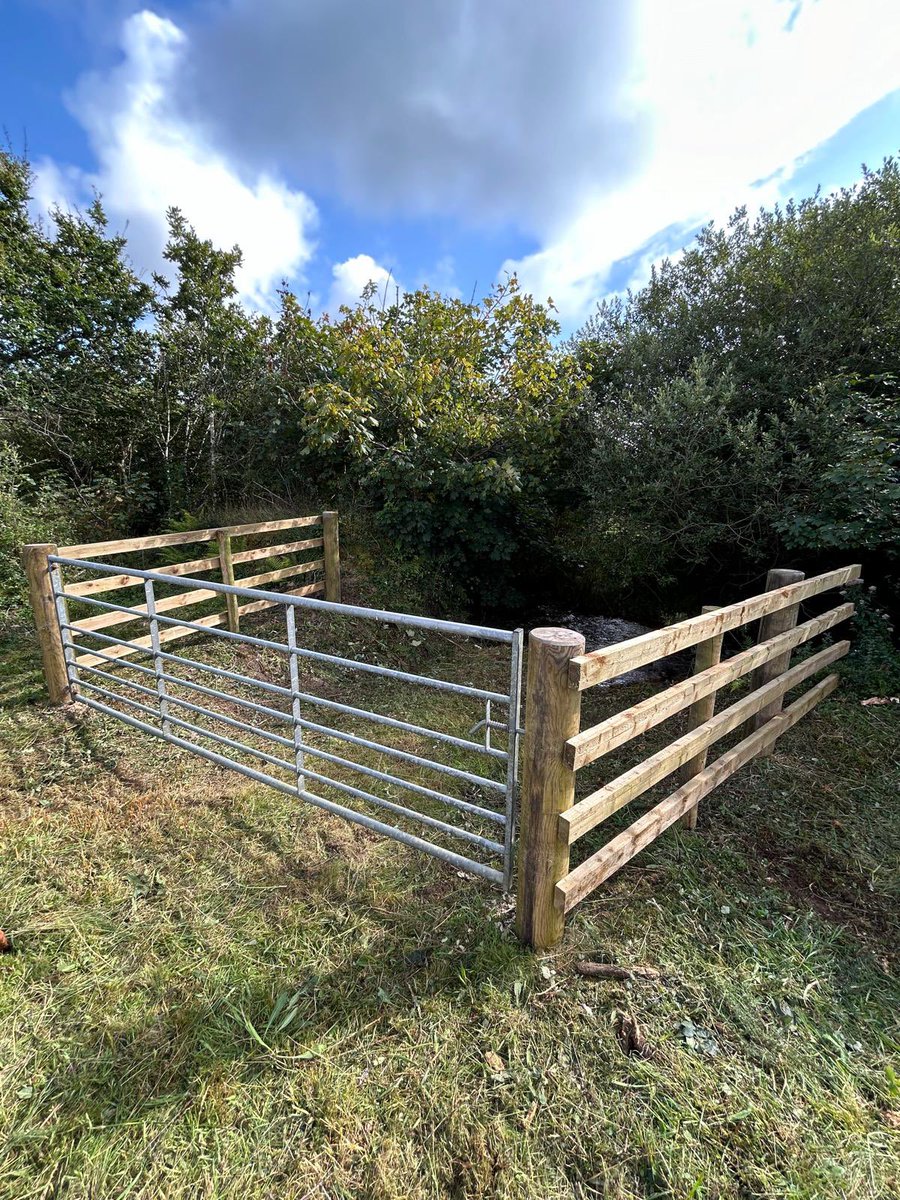 NeEastCnwl's tweet photo. Upgraded post and rail gateway for the river crossing at Donkey Fields https://t.co/55olx4kb4P