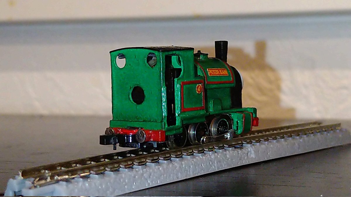 RadioTaGa's tweet photo. Nナロー　ピーター・サム
（トミックススケール）
N scale narrow gauge Peter Sam

Zゲージの線路を走行します。
ロッドは簡易版です。
Runs on Z gauge tracks. https://t.co/ALqbG5Vx2s